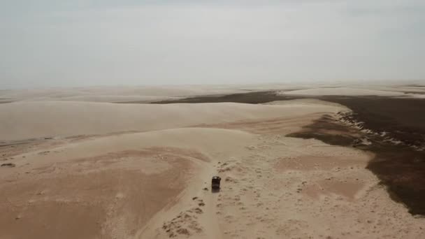 Brezilya Kurak Mevsimde Lencois Maranhenses Kumullarında Seyahat Eden Uçurtmacılarla Dolu — Stok video