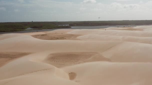 Воздушный Кайтсерфинг Дельте Реки Парнаиба Северная Бразилия — стоковое видео