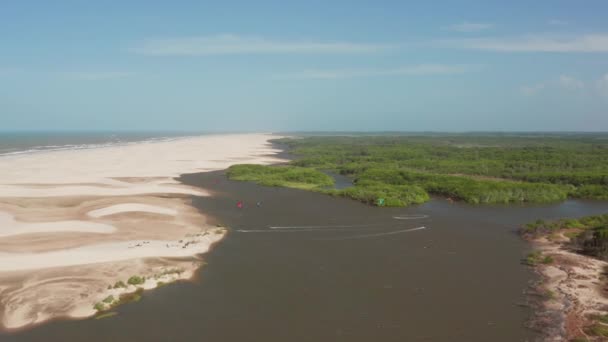 Luchtfoto Kitesurfen Rivierdelta Van Parnaiba Noord Brazilië — Stockvideo