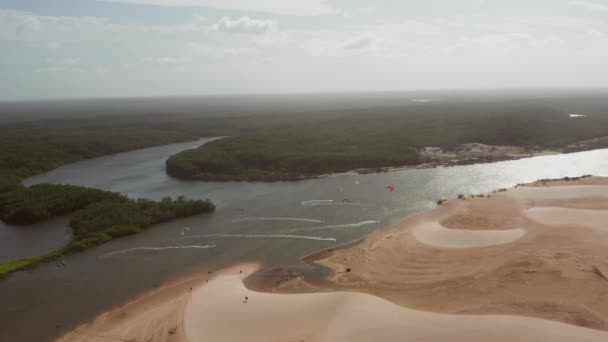 Luchtfoto Kitesurfen Rivierdelta Van Parnaiba Noord Brazilië — Stockvideo