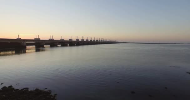 Antenne Sturmflutwehr Oosterschelde Und Windräder Den Niederlanden — Stockvideo