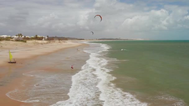 Aéreo Cumbuco Durante Dia Com Pessoas Kitesurf — Vídeo de Stock