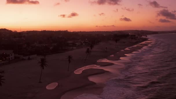 カイトサーフィンのための有名な町 カンブコ ブラジル 日没時に撃たれた — ストック動画