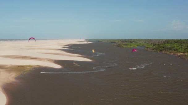 Aerial Kitesurfing Στο Δέλτα Του Ποταμού Parnaiba Βόρεια Βραζιλία — Αρχείο Βίντεο