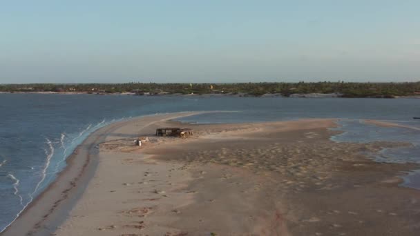 Aéreo Lagoa Atins Brasil Durante Pôr Sol Com Pessoas Kitesurf — Vídeo de Stock