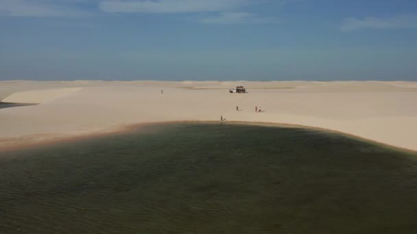 Воздушный Кайтсерфинг Дюнах Lencois Maranhenses Северная Бразилия — стоковое видео