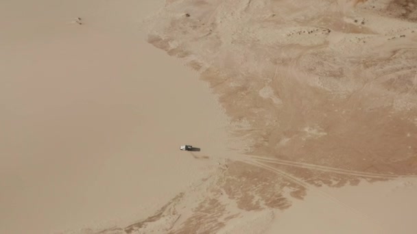 Lotnictwo Ciężarówka Kitesurferami Podróżująca Przez Wydmy Lencois Maranhenses Brazylii Porze — Wideo stockowe