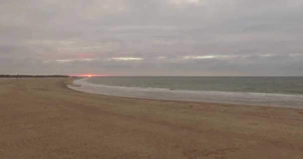 Aérien Une Plage Couverte Coucher Soleil Aux Pays Bas — Video