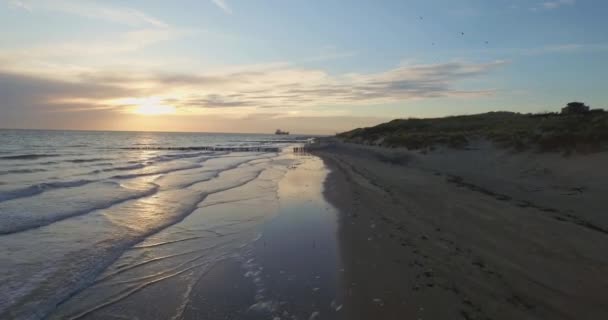 Aérienne Plage Entre Vlissingen Dishoek Pendant Coucher Soleil — Video