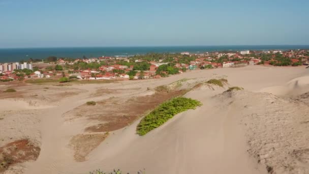 Luchtfoto Buggy Rijdt Door Duinen Van Cumbuco — Stockvideo