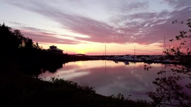 船坞上美丽的日出 — 图库视频影像