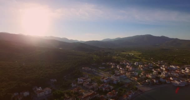 Aerial Mała Wioska Rybacka Samos Podczas Zachodu Słońca — Wideo stockowe