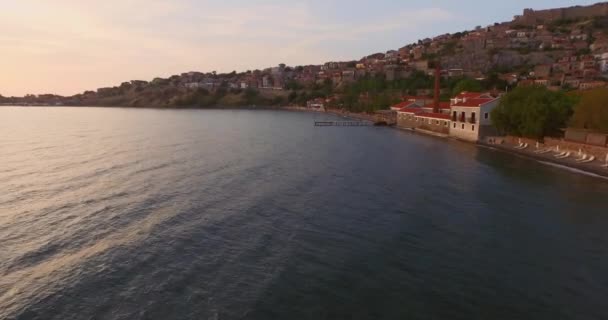 Hava Günbatımında Lesbos Adasındaki Molyvos Kasabası — Stok video
