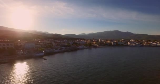 Aerial Mała Wioska Rybacka Samos Podczas Zachodu Słońca — Wideo stockowe