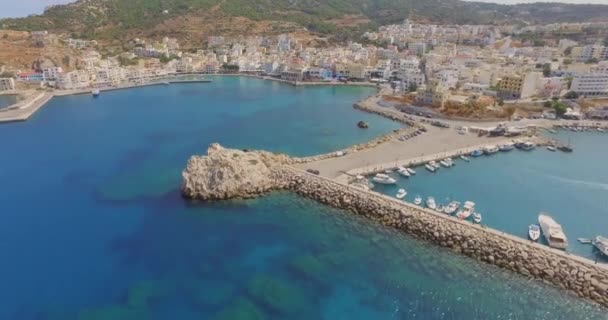 Aerial Kilátás Kikötő Város Karpathos — Stock videók