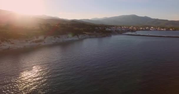 Aerea Piccola Città Pescatori Con Bandiera Greca Sull Isola Samos — Video Stock