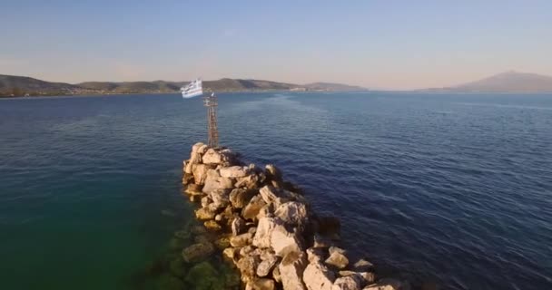 Aviação Pequena Cidade Piscatória Com Bandeira Grega Ilha Samos Grécia — Vídeo de Stock