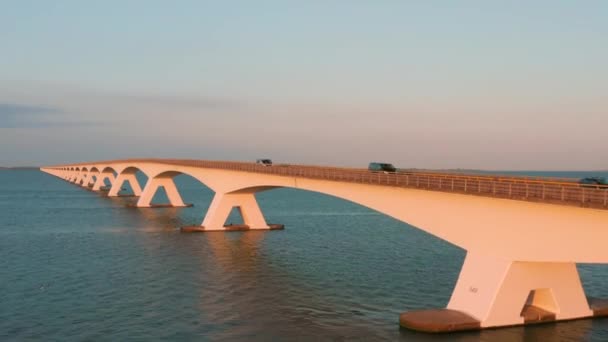 Aerial Διάσημο Zeelandbridge Κατά Διάρκεια Του Ηλιοβασιλέματος — Αρχείο Βίντεο