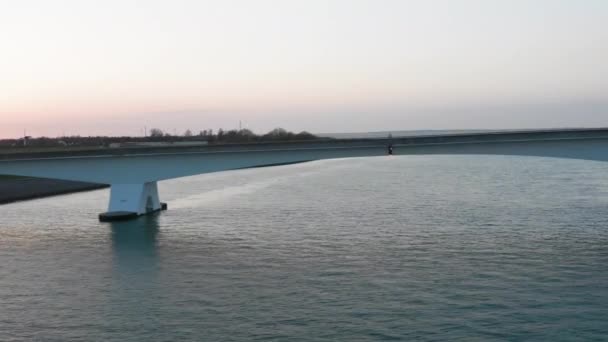 Aérien Célèbre Pont Zeelandbridge Coucher Soleil — Video