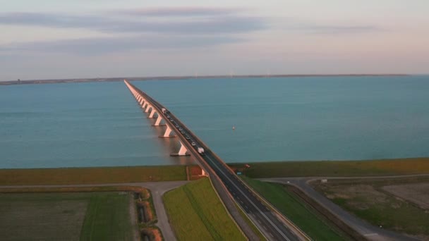 Aerial Διάσημο Zeelandbridge Κατά Διάρκεια Του Ηλιοβασιλέματος — Αρχείο Βίντεο