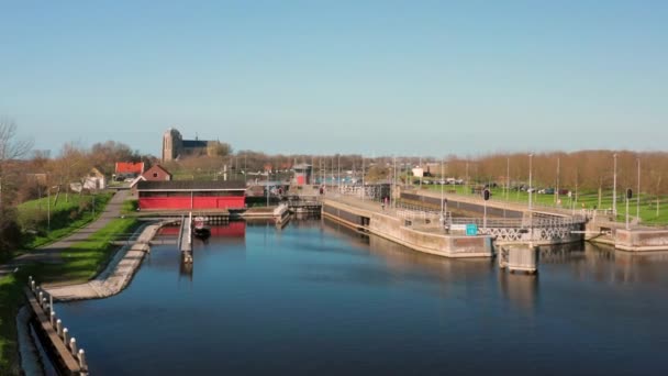 Aéreo Fechaduras Canal Através Walcheren Perto Cidade Histórica Veere — Vídeo de Stock