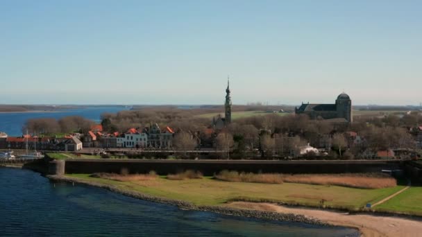 Luftaufnahme Die Historische Stadt Veere Mit Einem Alten Hafen Und — Stockvideo