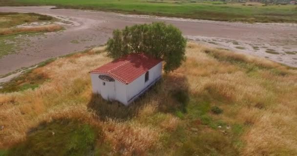 Aérien Delta Fluvial Traversé Par Une Route Pont Quelques Bâtiments — Video