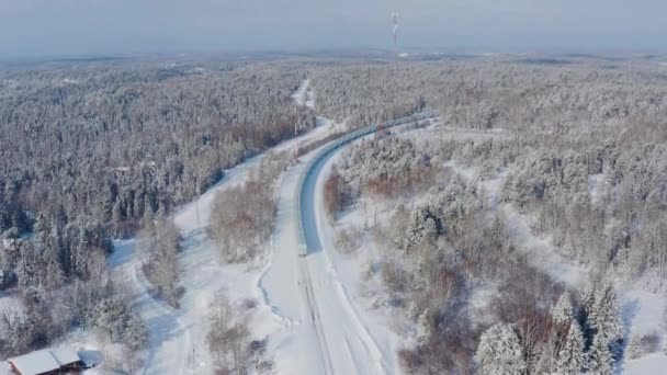 Eine Vogelperspektive Auf Einen Verschneiten Zug Der Canadian Shield Durch — Stockvideo