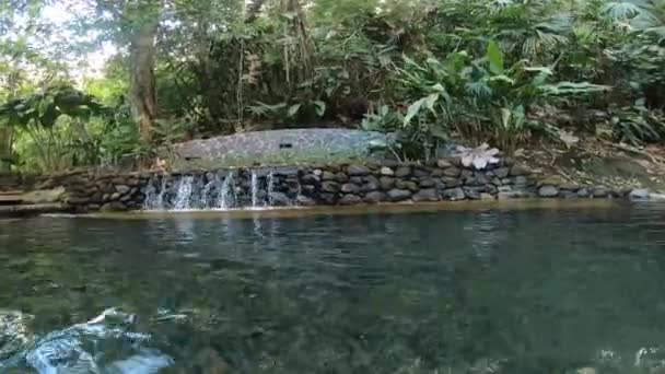 Dit Zijn Beelden Van Een Van Verschillende Natuurlijke Warmwaterbronnen Tabacon — Stockvideo