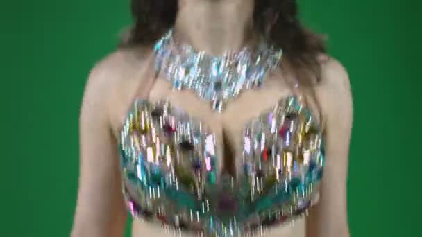 Belly Dancer Bröst Med Grön Skärm — Stockvideo
