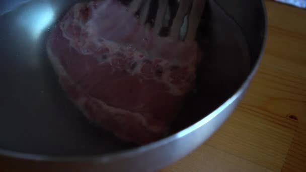 Şef Kuzu Pirzolası Yıkıyor Yemek Hazırlıyor — Stok video