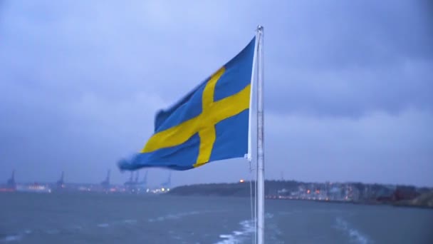 Bandera Sueca Real Parte Trasera Del Barco Clima Duro Bandera — Vídeos de Stock