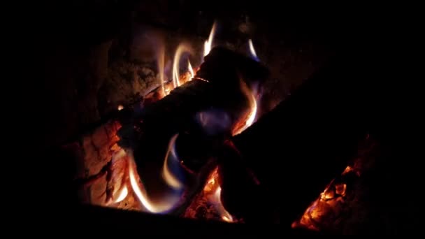 Handheld Shot Crackling Fireplace Burning Dark Place Creating Warmth Relaxation — Stock Video