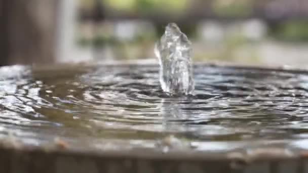 Vue Rapprochée Eau Une Ancienne Fontaine Ralenti Grenade — Video