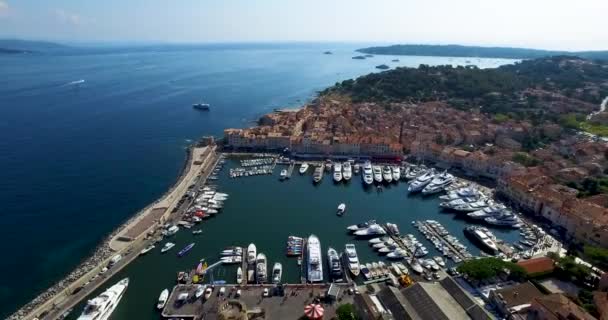 Flygfoto Över Den Gamla Hamnen Saint Tropez Med Lyxbåtar — Stockvideo