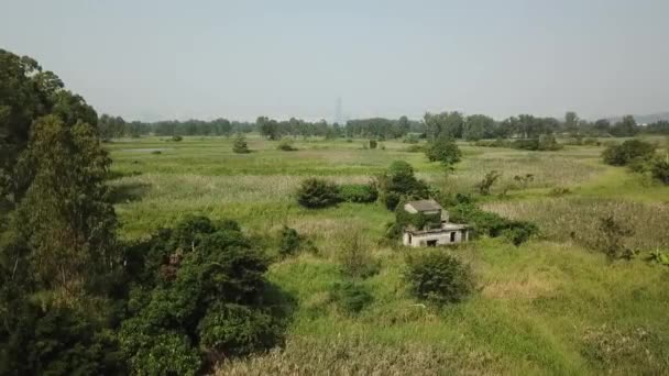 Luchtfoto Klein Wrak Stenen Huis Het Midden Van Bush Spoor — Stockvideo