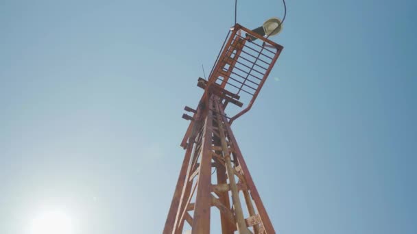 Antiguo Poste Electricidad Oxidado Puerto Abandonado — Vídeos de Stock