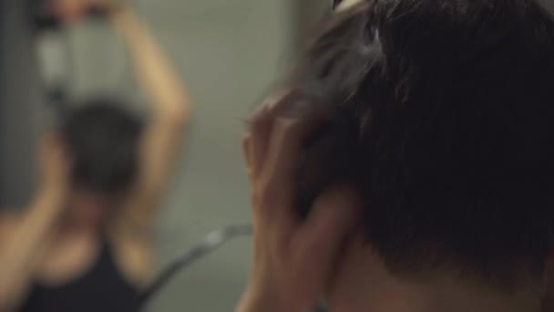 Close Shoulder Shot Woman Blowdrying Brushing Her Hair While Looking — Stock Video