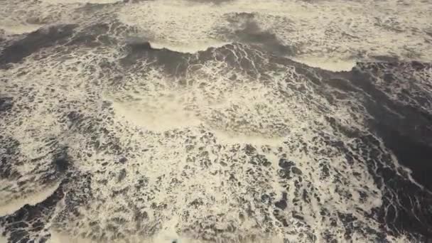 Filmreife Drohnenbewegungen Zeigen Den Schwarzen Sandstrand Island Gefilmt Von Einer — Stockvideo