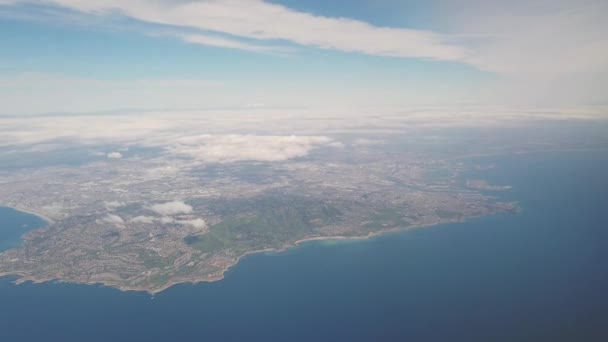 알래스카 항공사 Dji Osmo Pocket 이용하여 활주로를 이륙하는 — 비디오