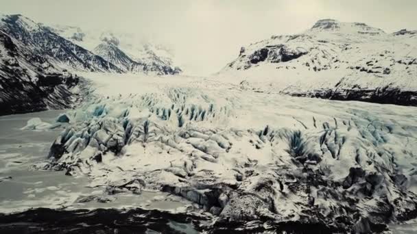 Glacier Tongue Islândia Filmado Por Drone Vários Ângulos Cloudy Conceito — Vídeo de Stock