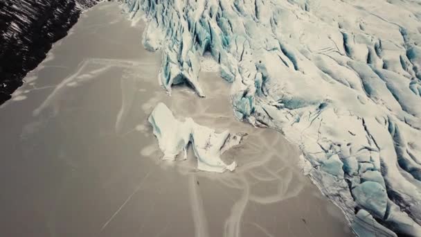 Gleccser Nyelv Izlandon Forgatott Drón Különböző Mozgások Amely Egy Felhős — Stock videók