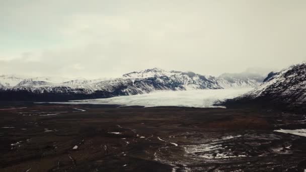 Gletsjertong Ijsland Gefilmd Door Drone Vanuit Meerdere Hoeken Bewolkt Dramatisch — Stockvideo