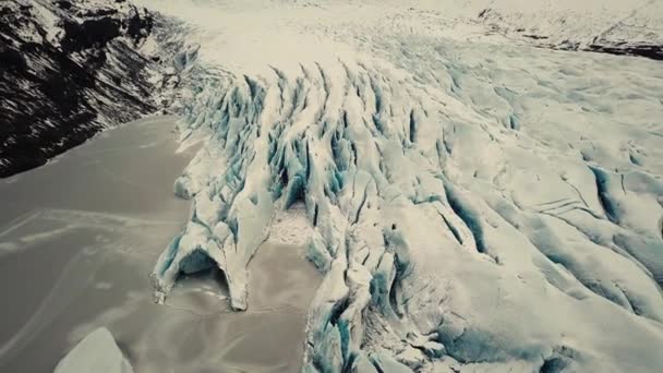 Gleccser Nyelv Izlandon Több Szögből Lefilmezve Drónnal Felhős Drámai Koncepció — Stock videók