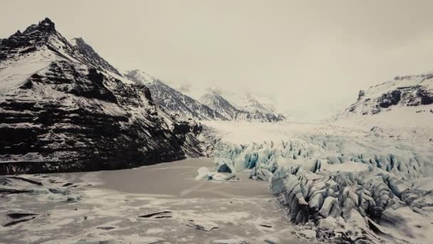 Lengua Glaciar Islandia Filmada Por Drones Con Diferentes Movimientos Cinematográficos — Vídeos de Stock