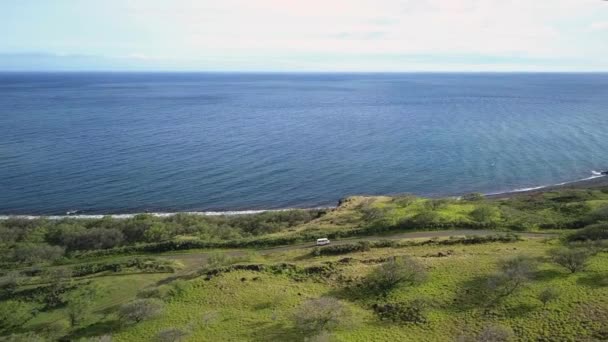 Filmagem Aérea Cmapervan Dirigindo Longo Costa Aberta — Vídeo de Stock