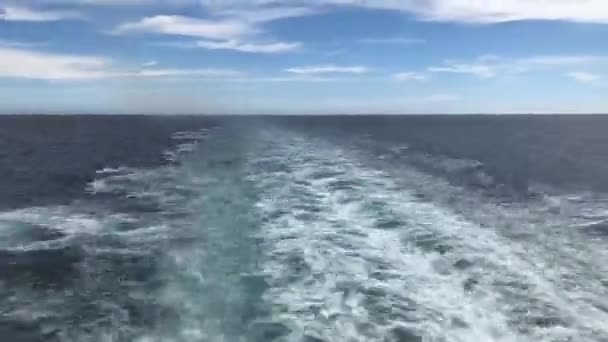 Zeitraffer Des Schiffswachstums Offenen Wasser Hinten Achterblick Vom Schiff Aus — Stockvideo