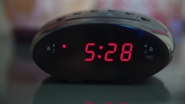Dolly Back Forth Alarm Clock — Stock Video