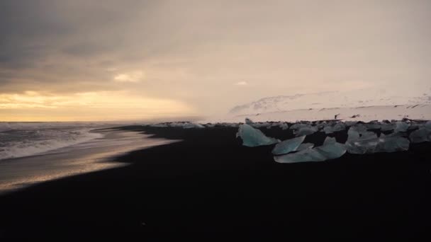 Fotografias Câmara Lenta Icebergs Azuis Praia Diamond Islândia Praia Areia — Vídeo de Stock