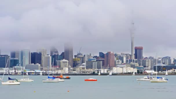 Timelpasa Auckland City Una Niebla Que Cubre Skytower Nueva Zelanda — Vídeo de stock